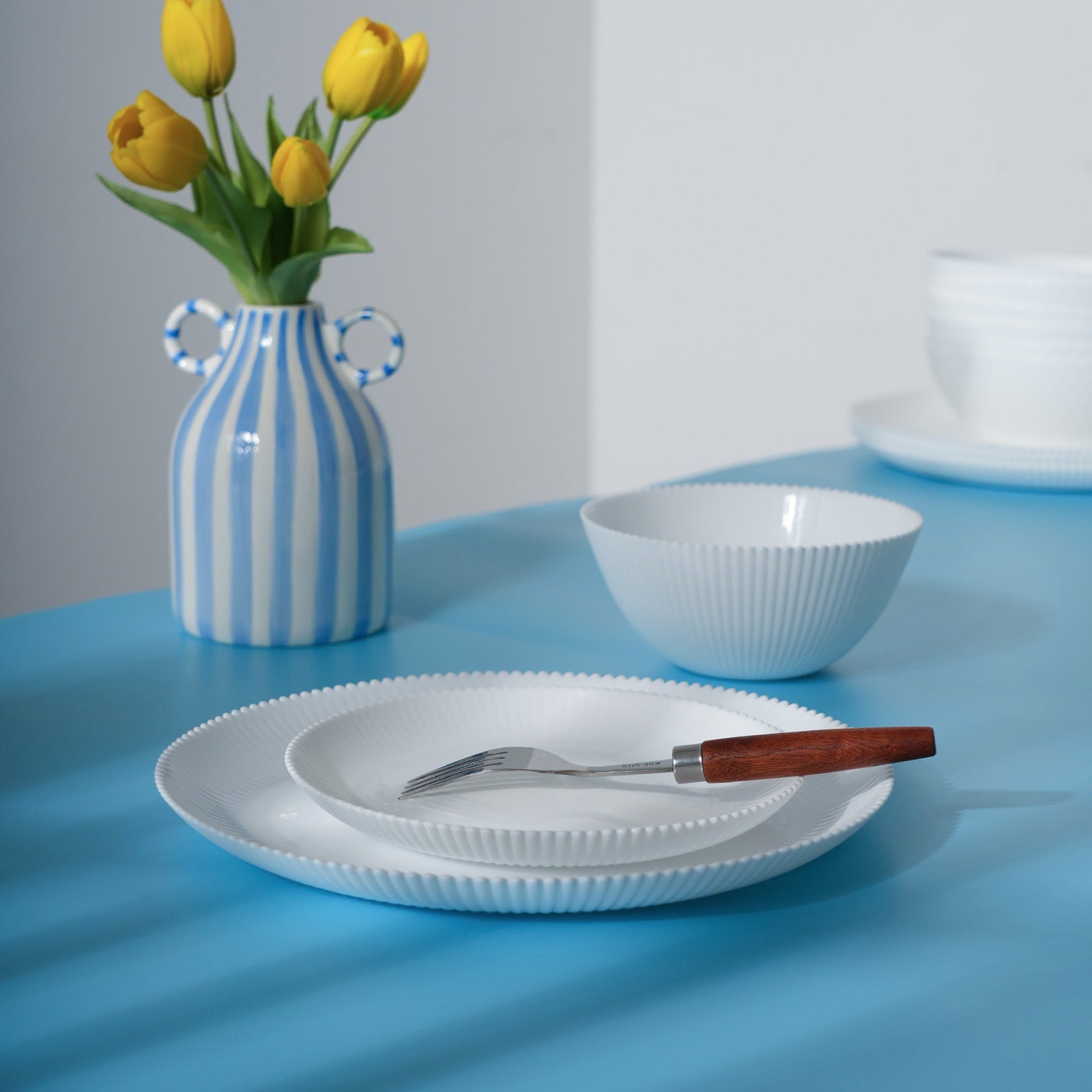 Daffodil Dinnerware Set