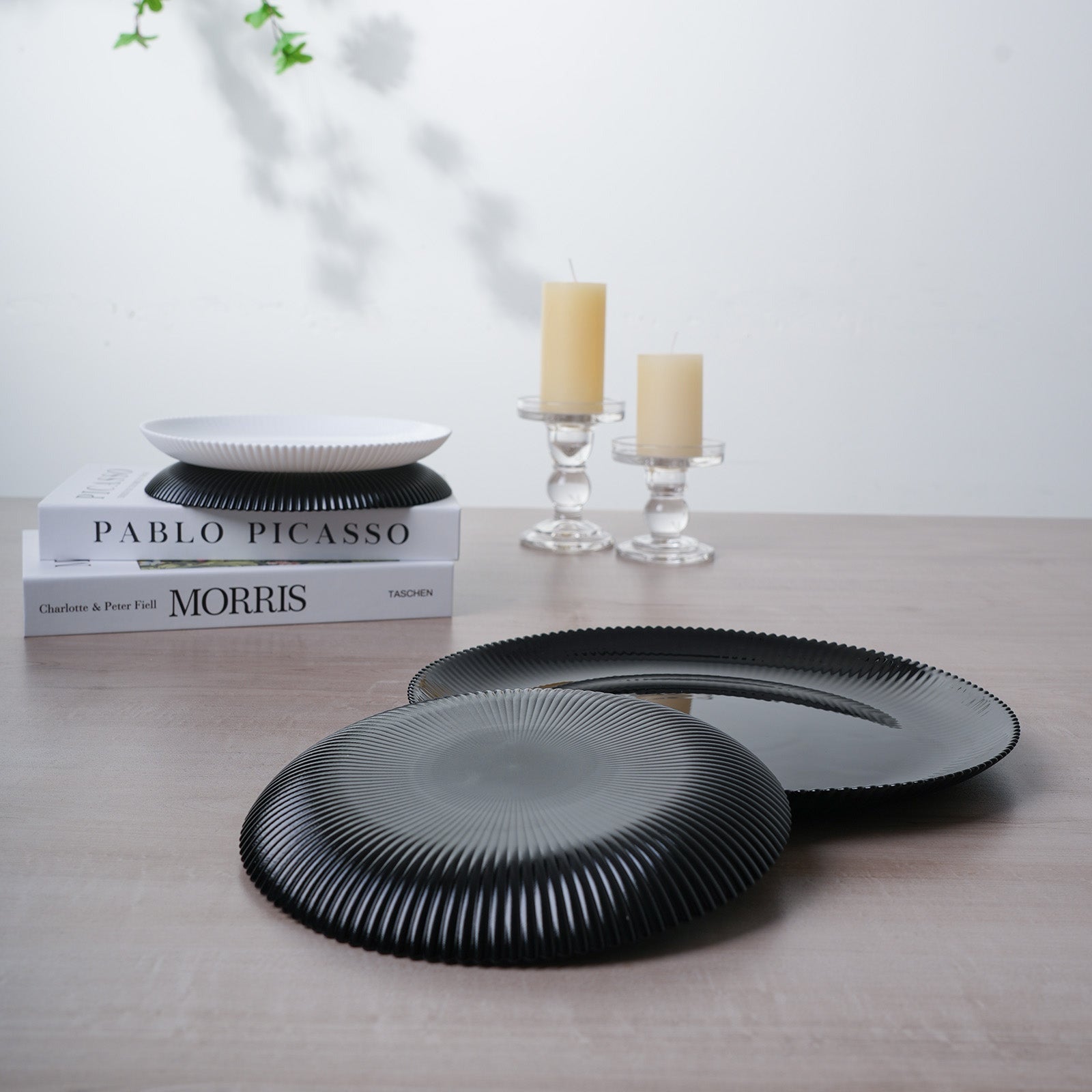 Daffodil Dinnerware Set (Obsidian)