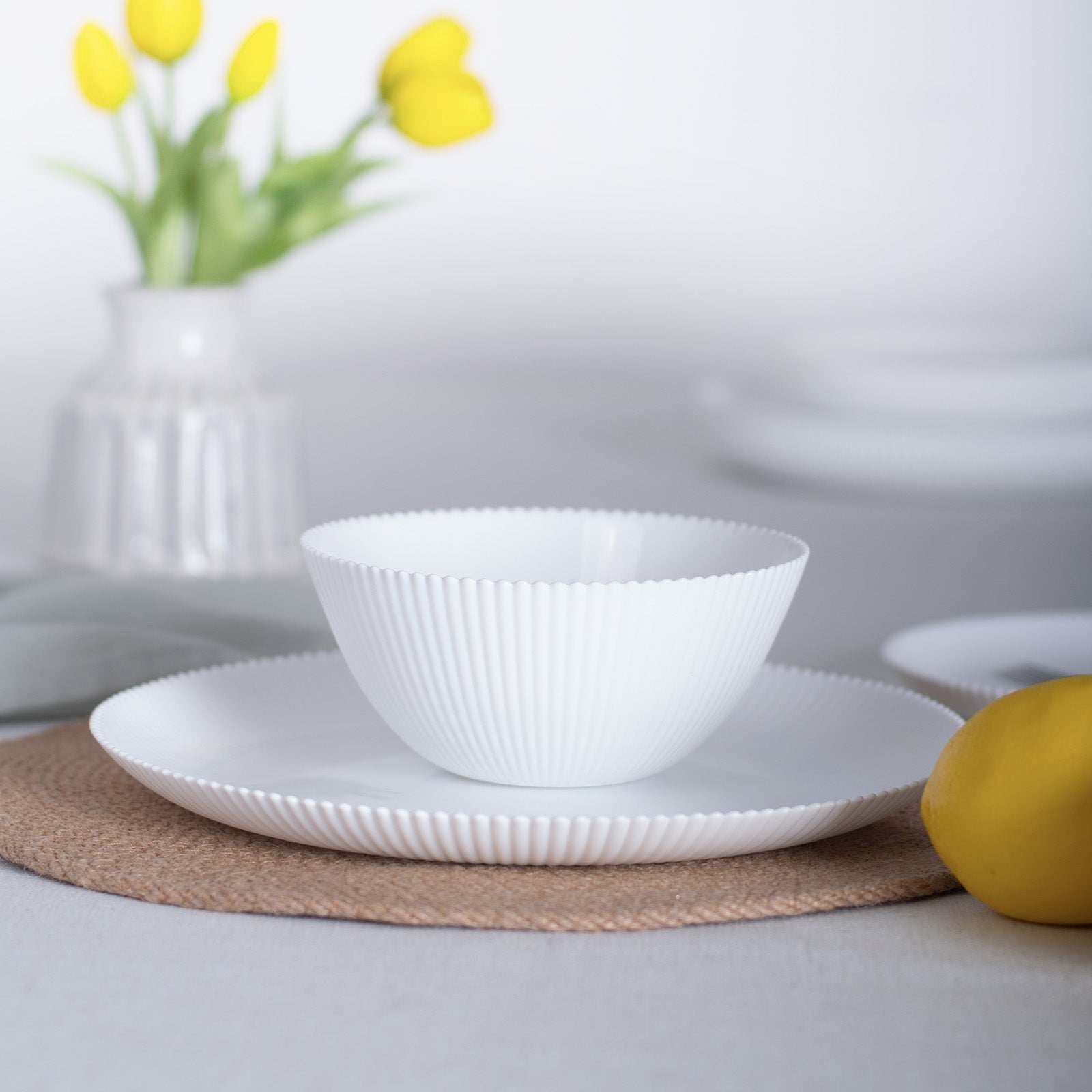 Daffodil Dinnerware Set