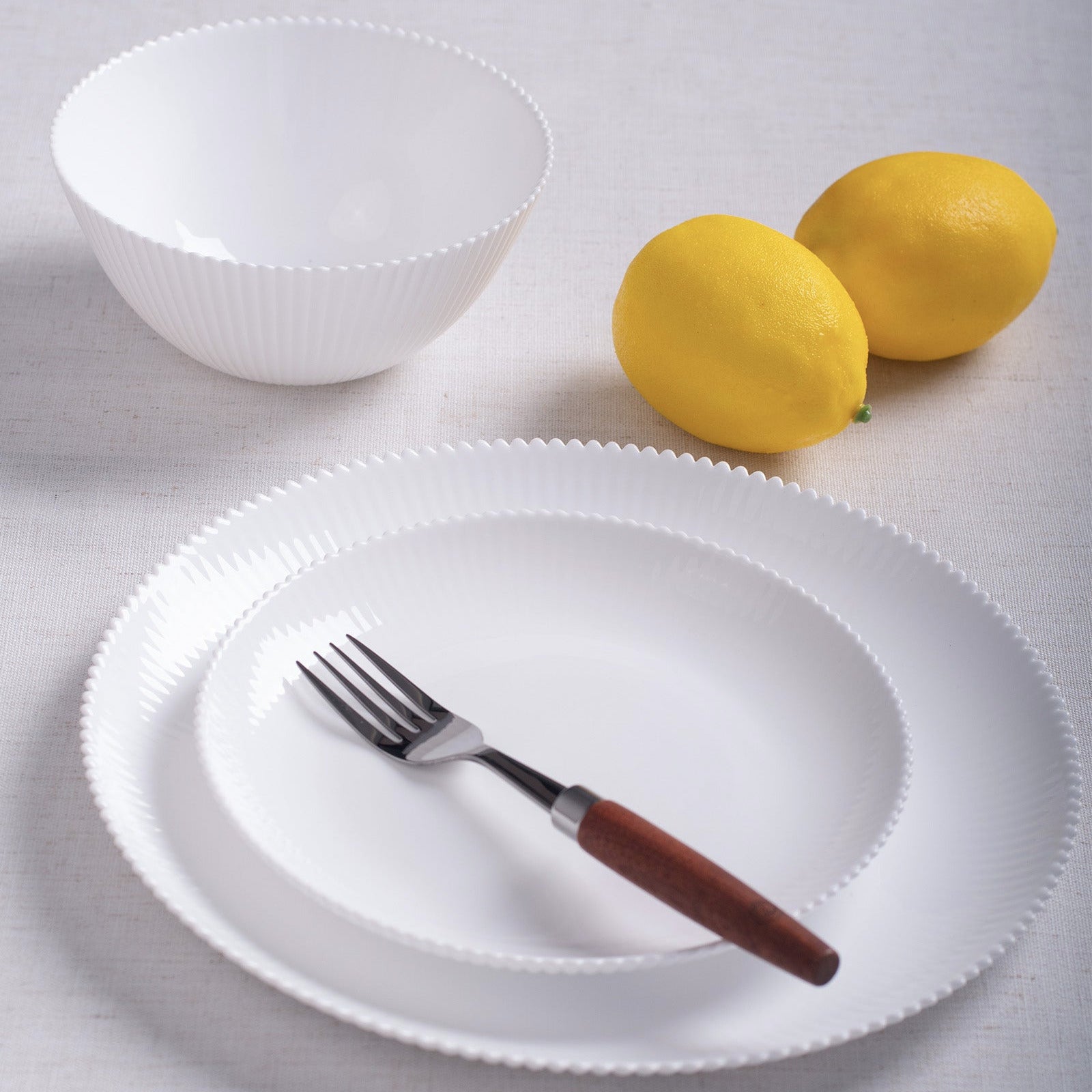 Daffodil Dinnerware Set