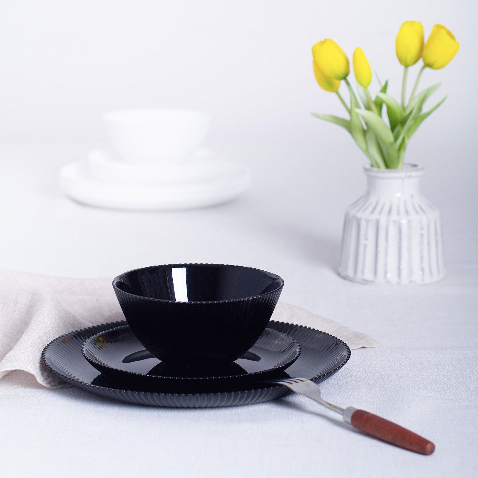Daffodil Dinnerware Set (Obsidian)