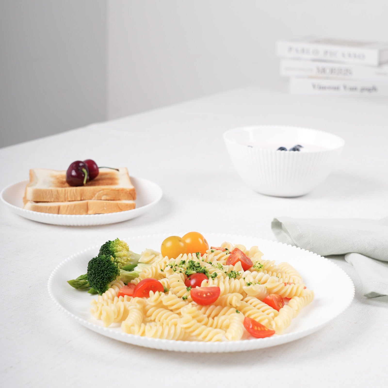 Daffodil Dinnerware Set