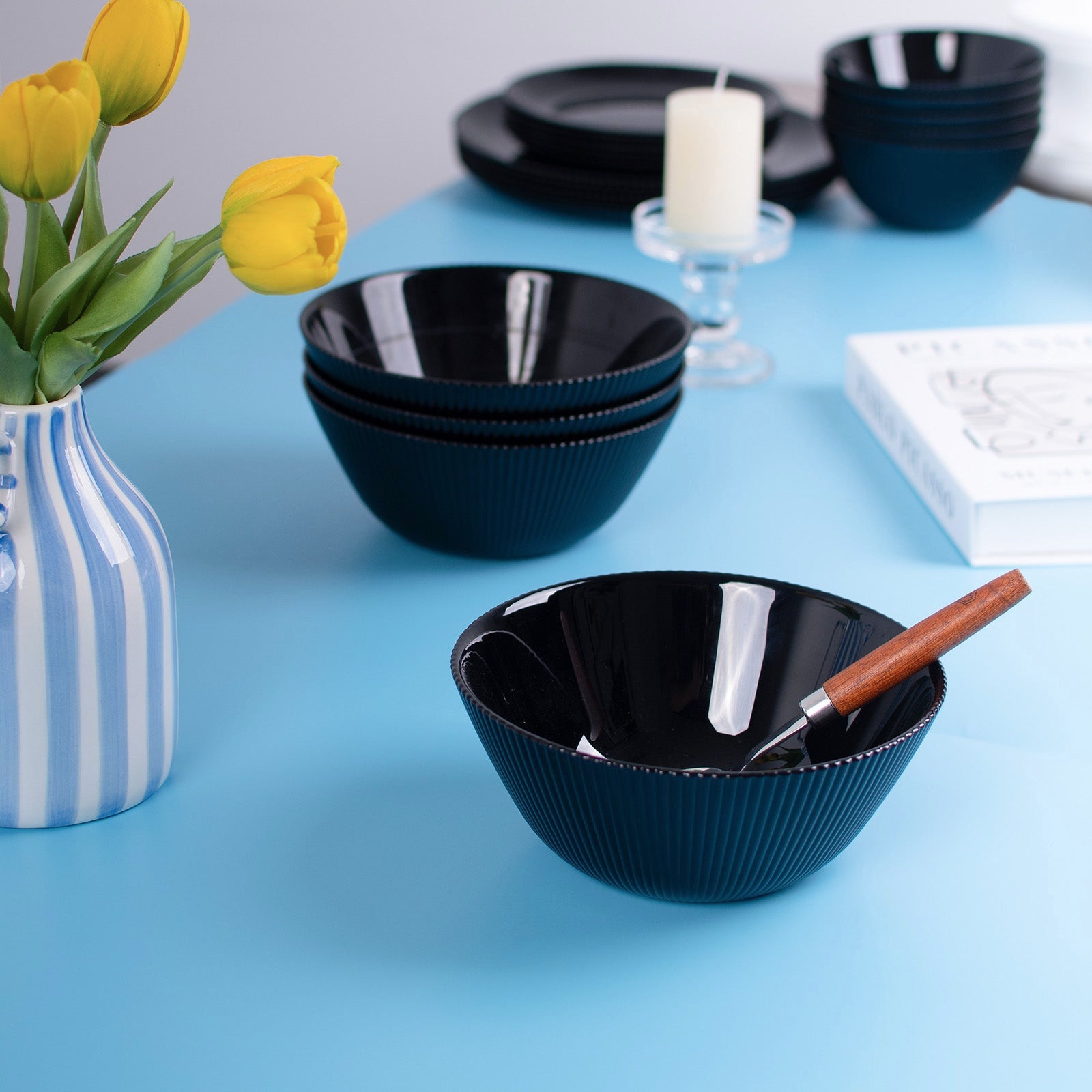 Daffodil 30-oz Soup Bowl (Obsidian)
