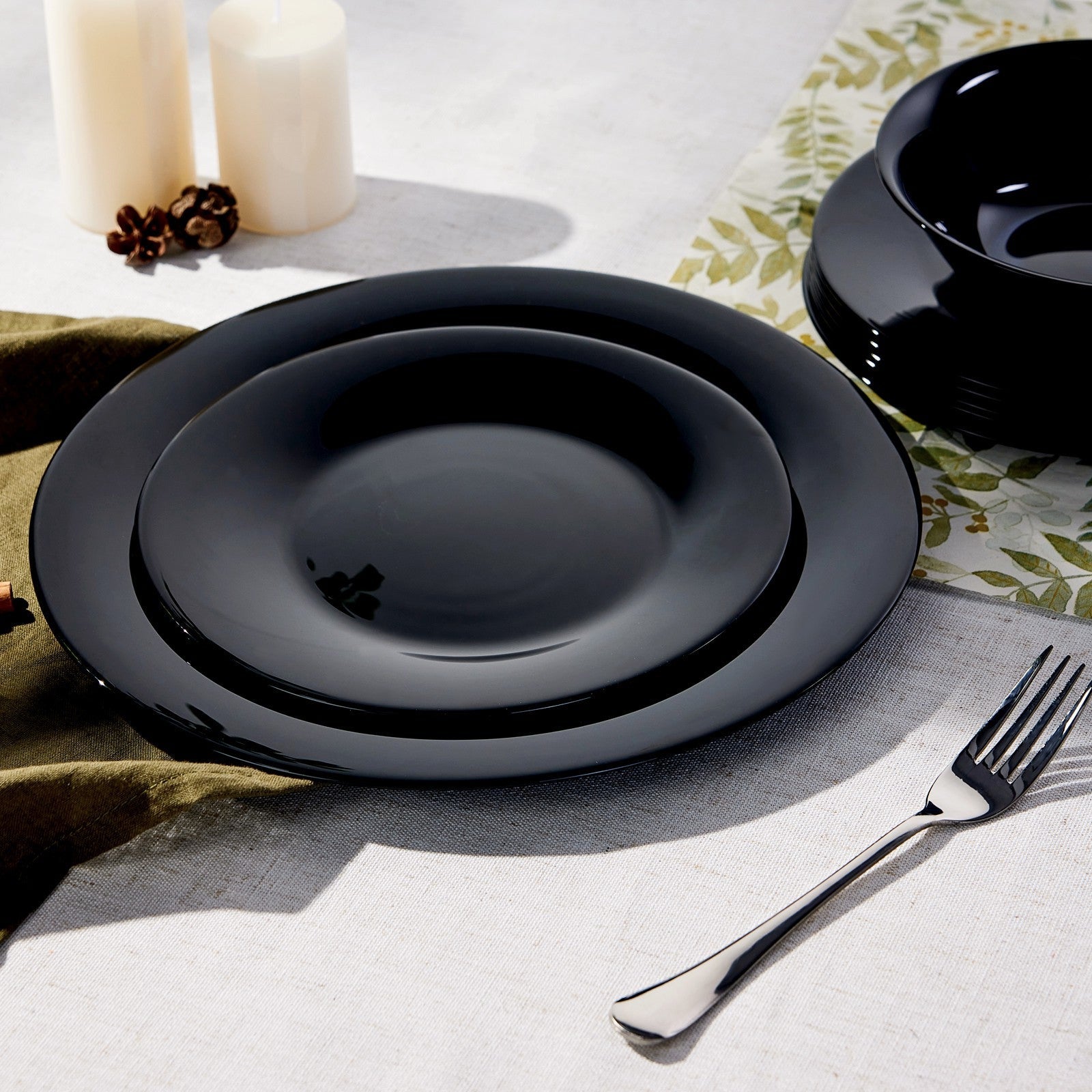 Gladiola 8" Side Plate (Obsidian)