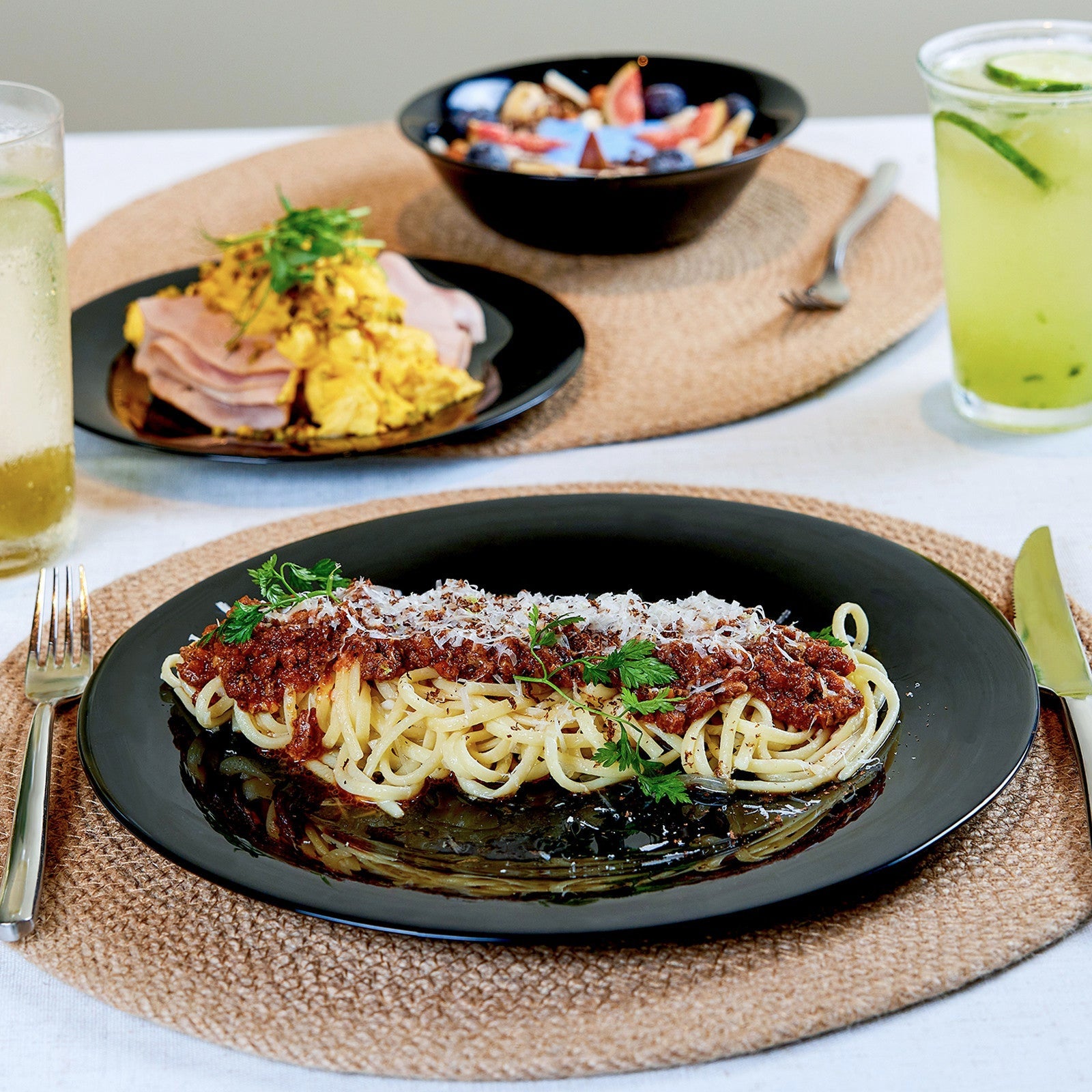 Gladiola Dinnerware Set (Obsidian)