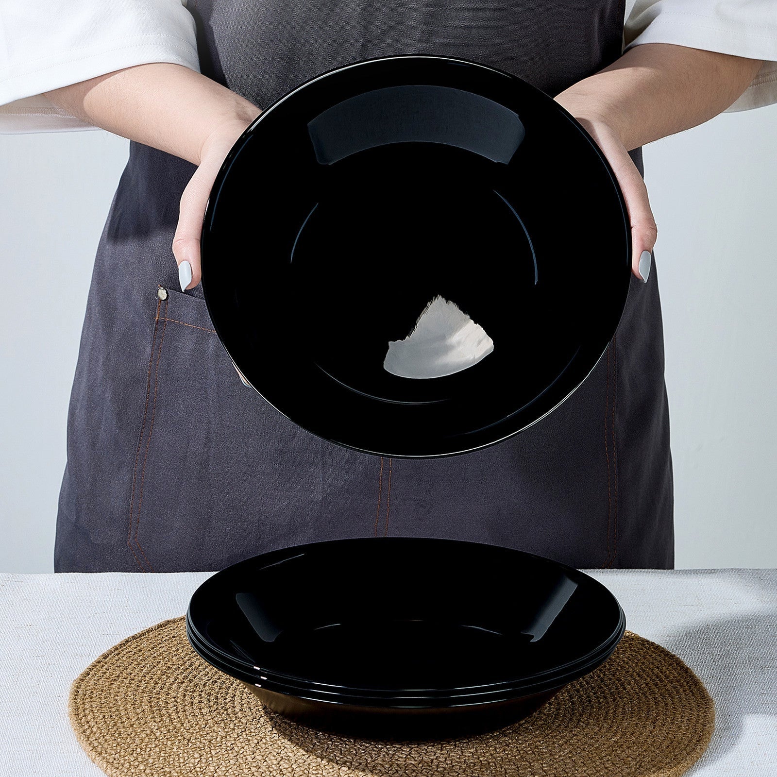 Gladiola 34-oz Pasta Bowl (Obsidian)