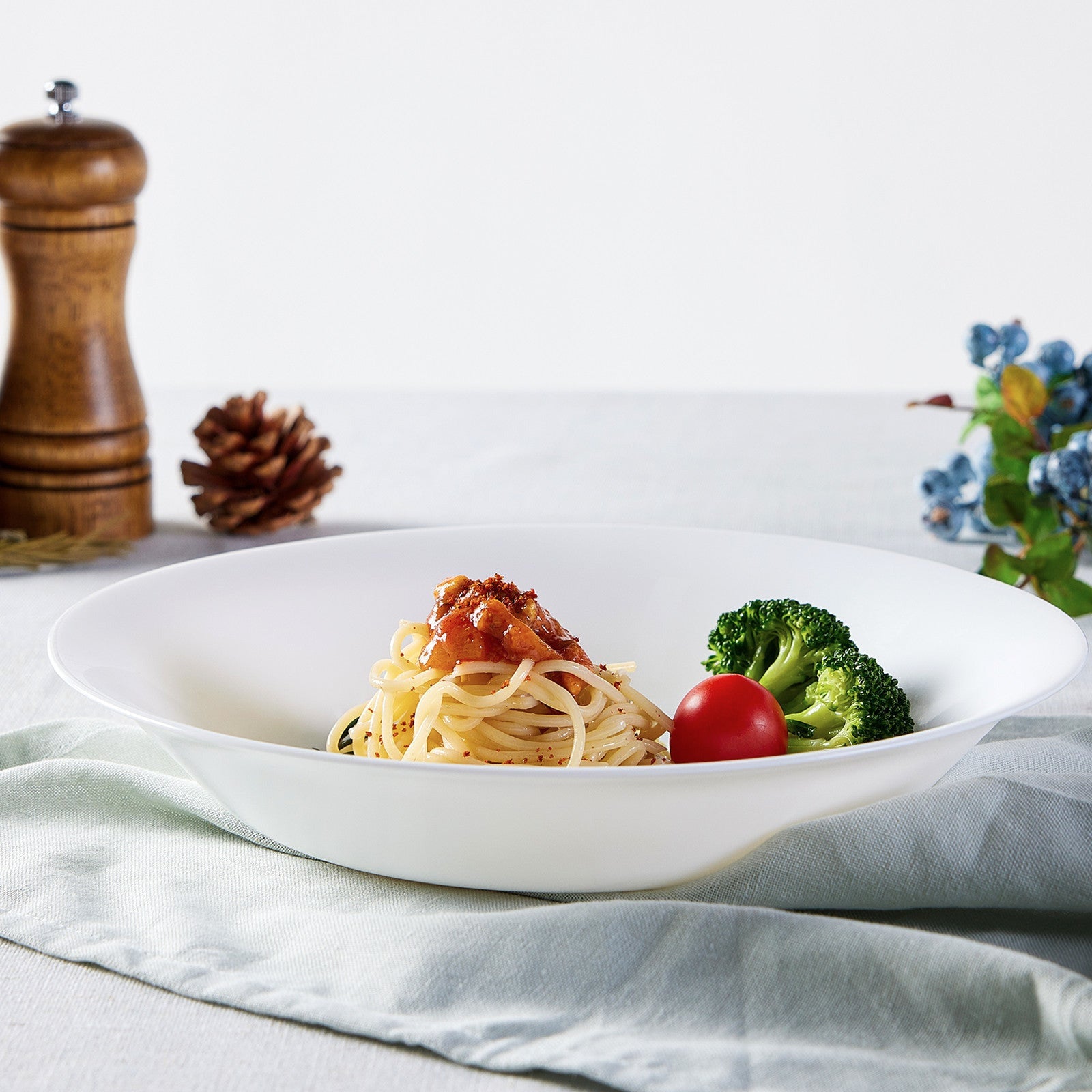 Gladiola 34-oz Pasta Bowl
