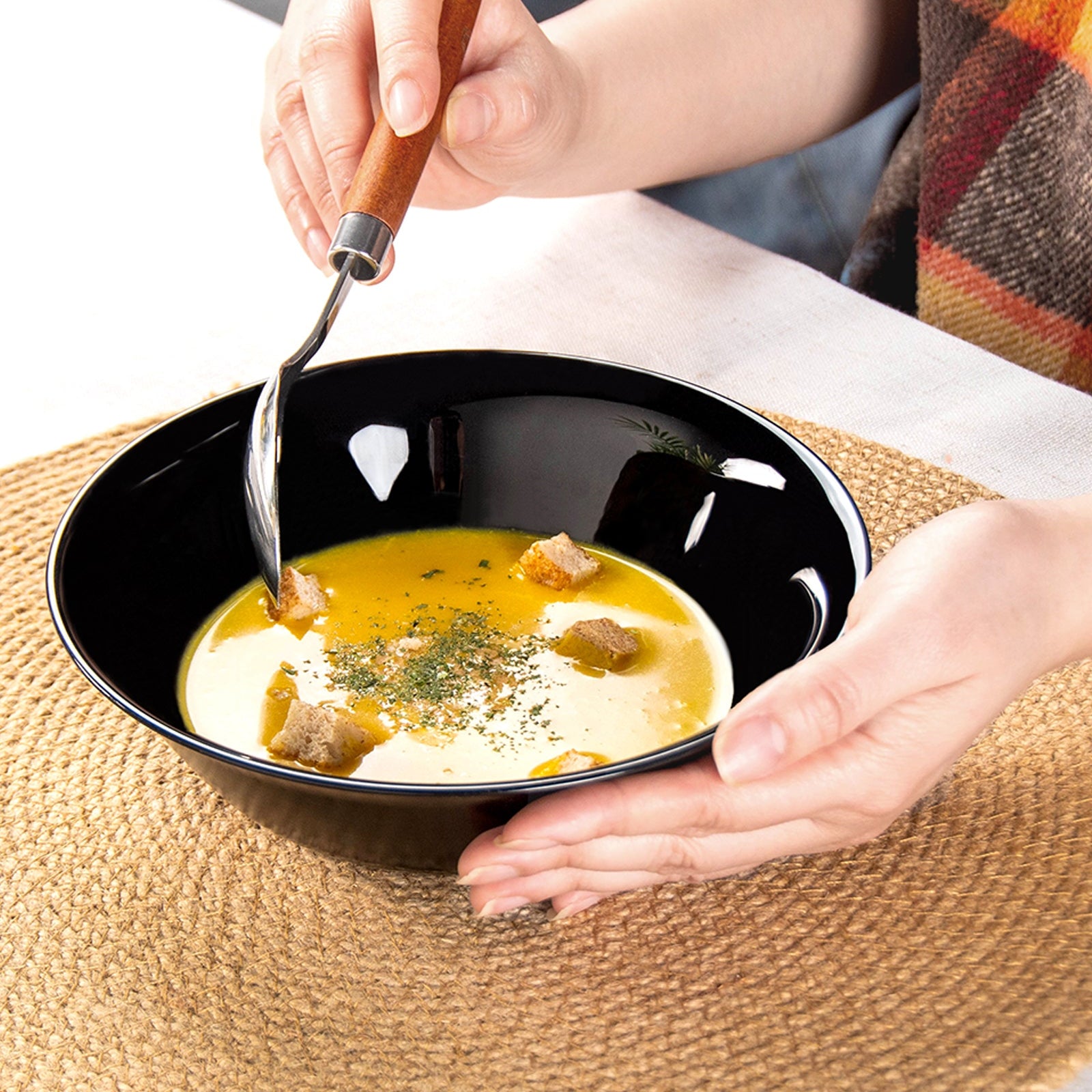 Gladiola 25-oz Soup Bowl (Obsidian)