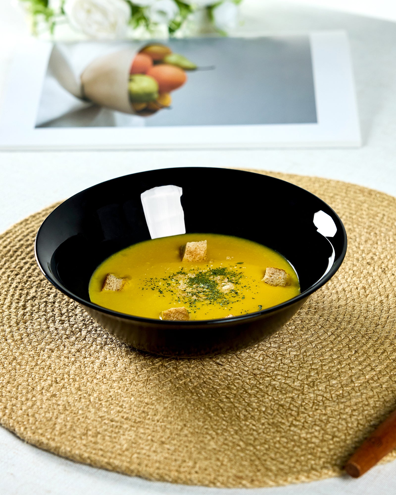 Gladiola 25-oz Soup Bowl (Obsidian)