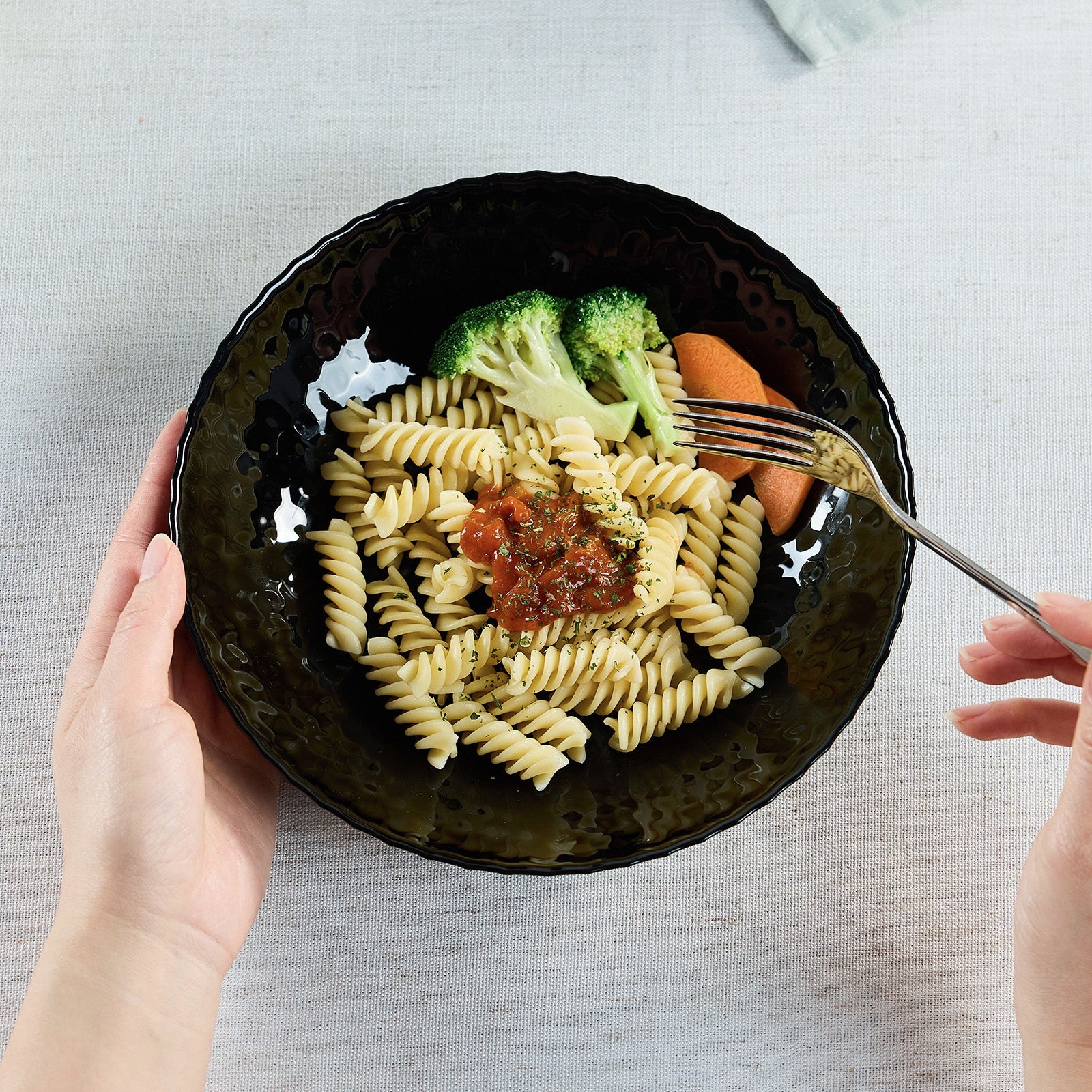 Glittering 30-oz Pasta Bowl (Obsidian)